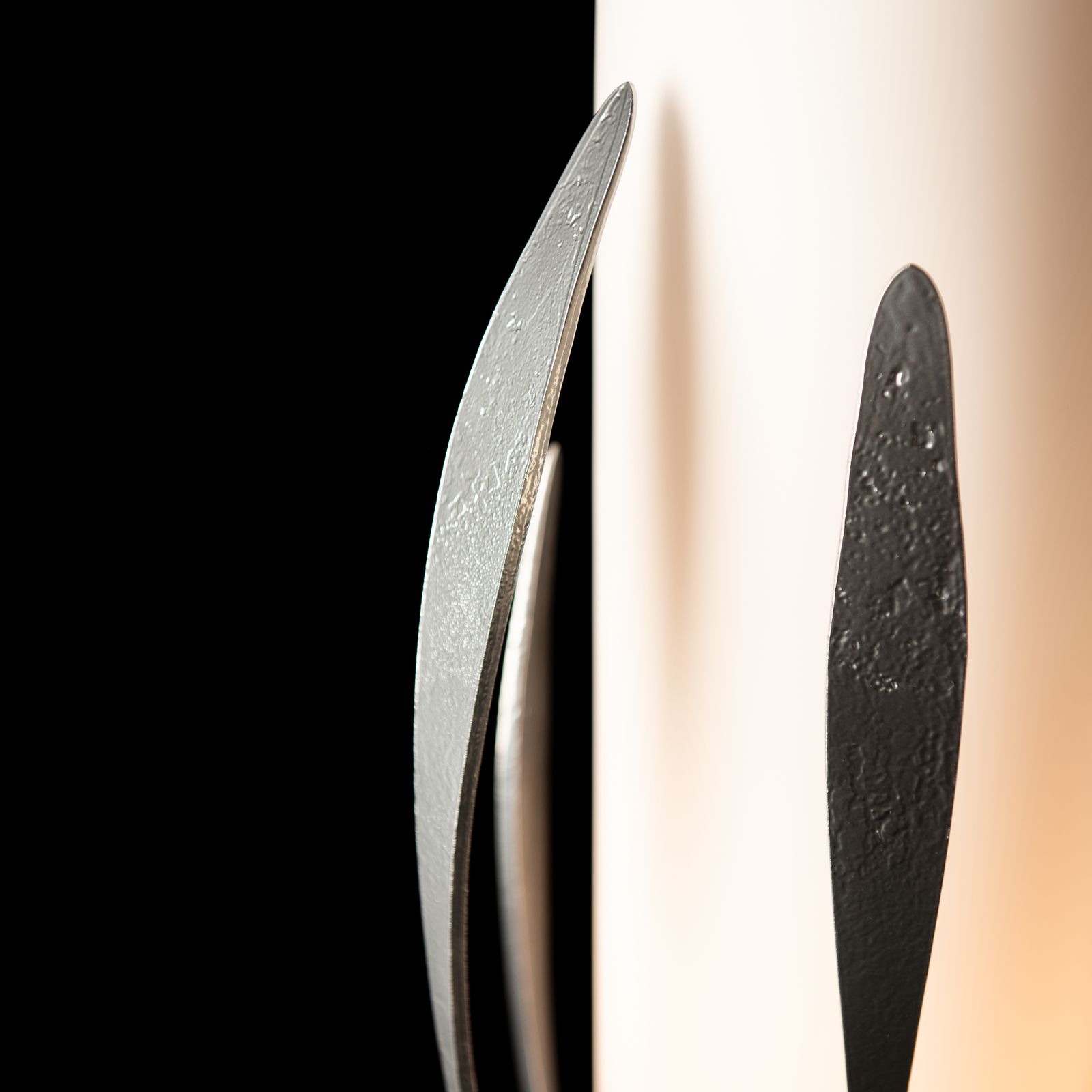 Dahlia Cylindrical Table Lamp